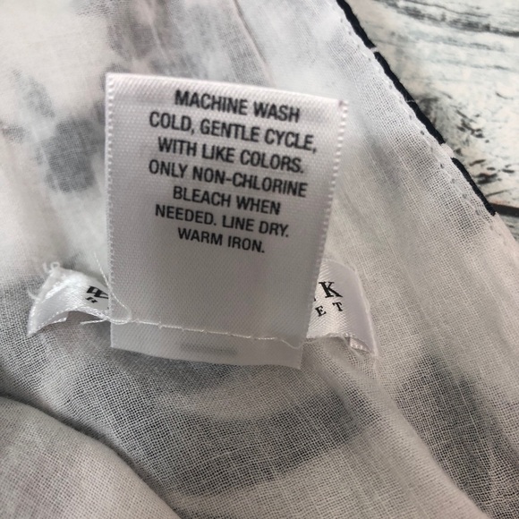 White House Black Market Tied at Shoulders Top 2 - Picture 5 of 10